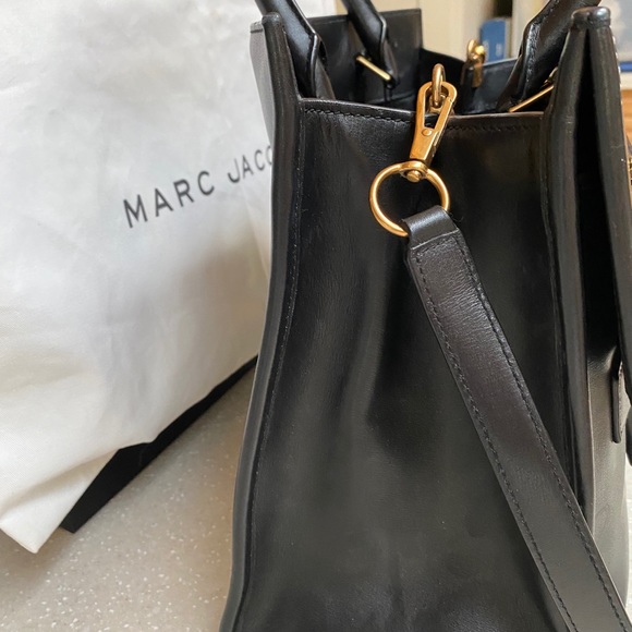 MARC JACOBS LEATHER BLACK BAG with Shoulder Strap - Picture 9 of 11